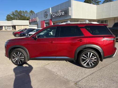 2025 Nissan Pathfinder Platinum FWD