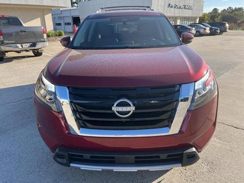 2025 Nissan Pathfinder Platinum FWD