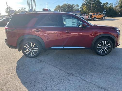 2025 Nissan Pathfinder Platinum FWD