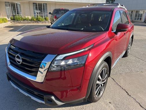 2025 Nissan Pathfinder Platinum FWD