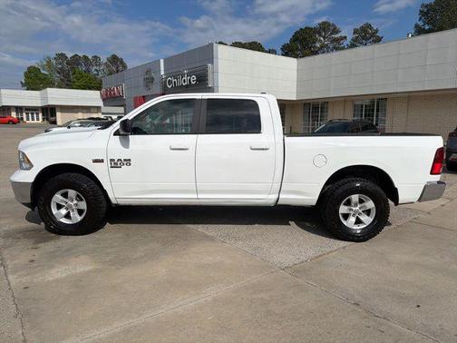 Bright White Clearcoat 2019 RAM 1500 SLT