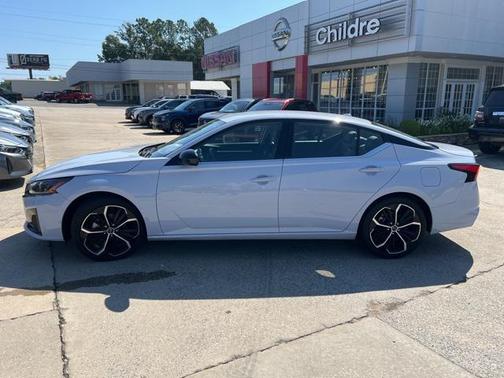 2024 Nissan Altima SR FWD
