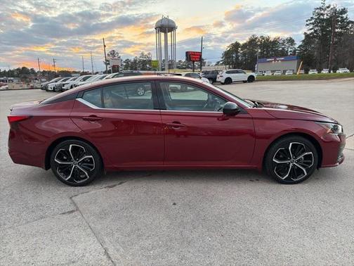 2024 Nissan Altima SR FWD