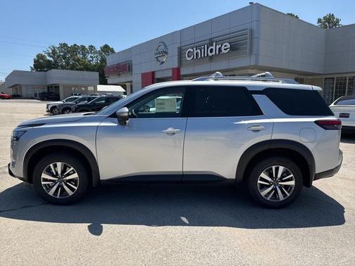 2025 Nissan Pathfinder SL FWD