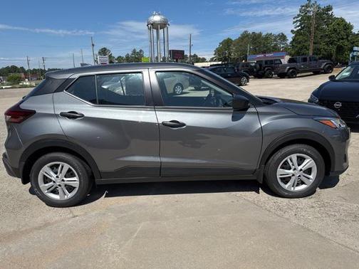 2025 Nissan Kicks S