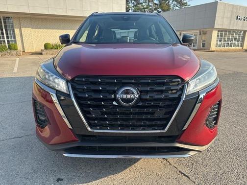 2022 Nissan Kicks SR