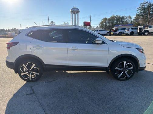 2022 Nissan Rogue Sport SL