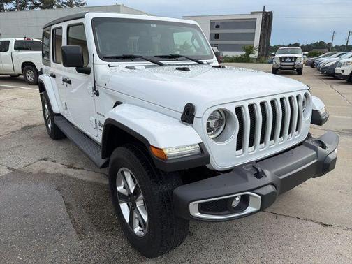 Bright White Clearcoat 2018 Jeep Wrangler Unlimited Sahara
