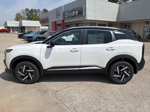 Aspen White Tricoat/Super Black 2026 Nissan Kicks SV