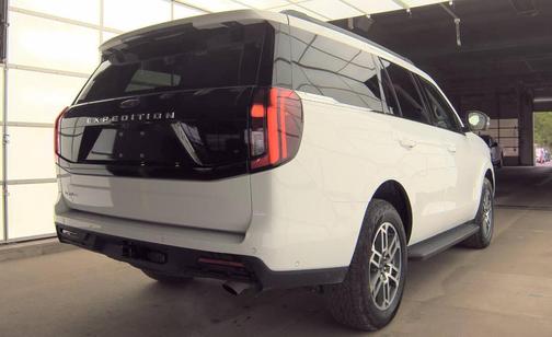 Oxford White 2025 Ford Expedition Active