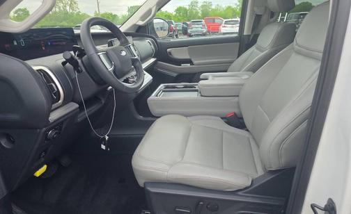 Oxford White 2025 Ford Expedition Active