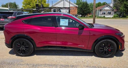 Molten Magenta Metallic Tri-Coat 2025 Ford Mustang Mach-E Premium