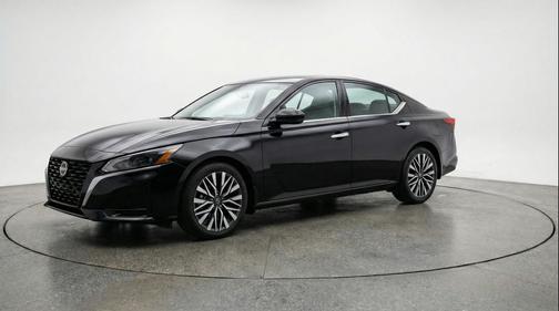 Super Black 2025 Nissan Altima SV FWD