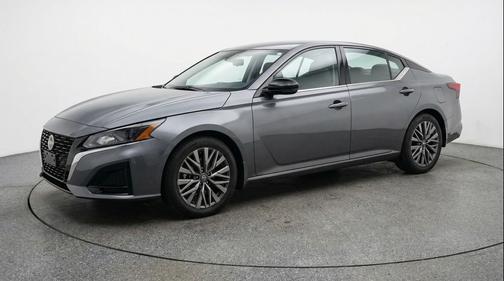 Gun Metallic 2025 Nissan Altima SV FWD
