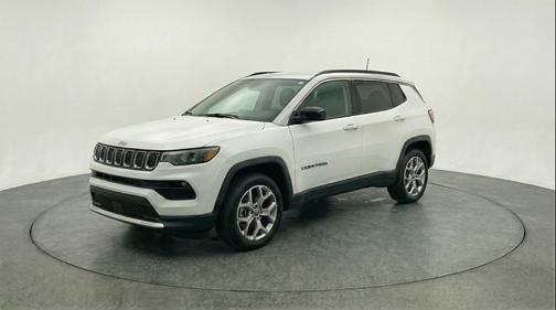 Bright White Clearcoat 2025 Jeep Compass Latitude