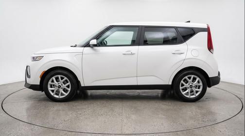 Snow White Pearl 2025 Kia Soul LX
