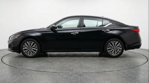 Super Black 2025 Nissan Altima SV FWD
