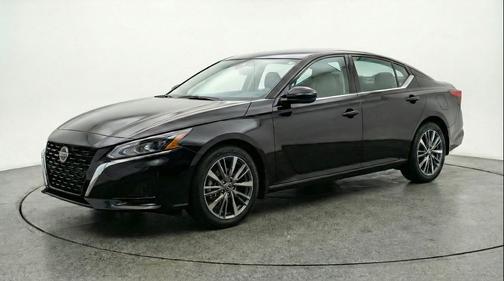 Super Black 2025 Nissan Altima SV FWD