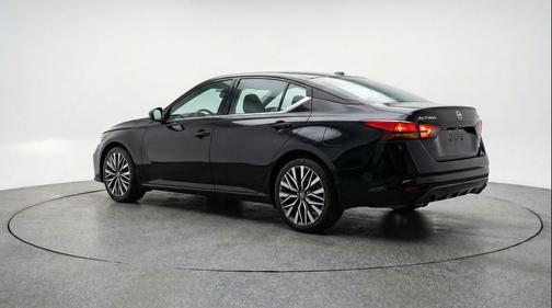 Super Black 2025 Nissan Altima SV FWD