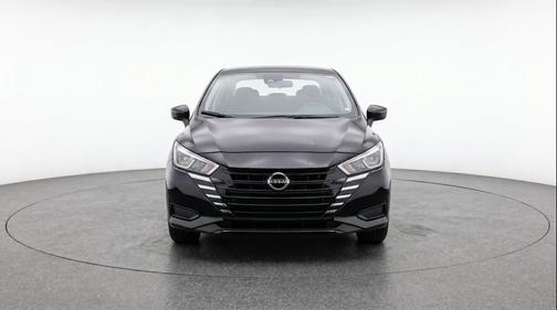 Super Black 2025 Nissan Versa 1.6 SV