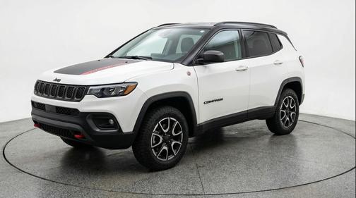 Bright White Clearcoat 2025 Jeep Compass Trailhawk