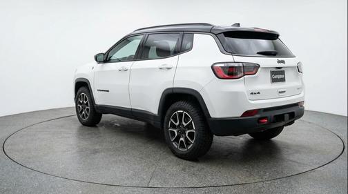 Bright White Clearcoat 2025 Jeep Compass Trailhawk