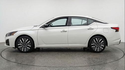 Glacier White 2025 Nissan Altima SV FWD