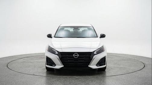 Glacier White 2025 Nissan Altima SV FWD
