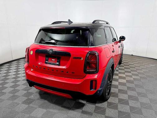 Chili Pepper Red 2023 MINI SE Countryman Cooper ALL4