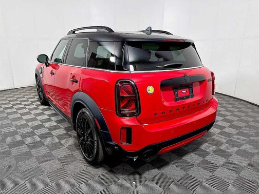 Chili Pepper Red 2023 MINI SE Countryman Cooper ALL4