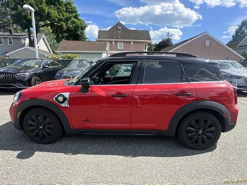 Chili Pepper Red 2023 MINI SE Countryman Cooper ALL4
