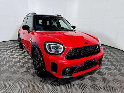 Chili Pepper Red 2023 MINI SE Countryman Cooper ALL4