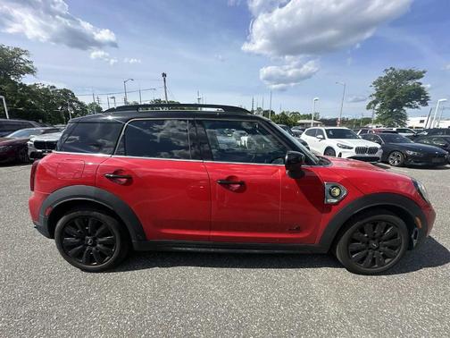 Chili Pepper Red 2023 MINI SE Countryman Cooper ALL4