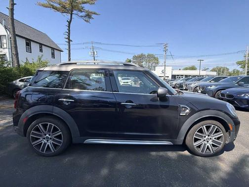 MINI Yours Enigmatic Black Metallic 2021 MINI Countryman Cooper S