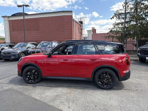 Chili Pepper Red 2026 MINI Countryman S