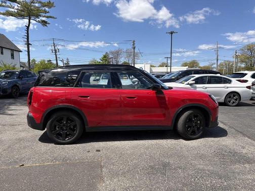 Chili Pepper Red 2026 MINI Countryman S