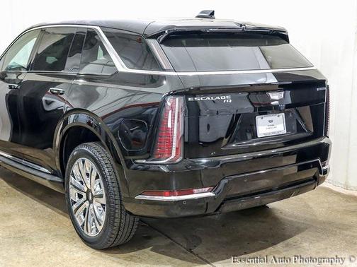 2025 Cadillac Escalade Luxury