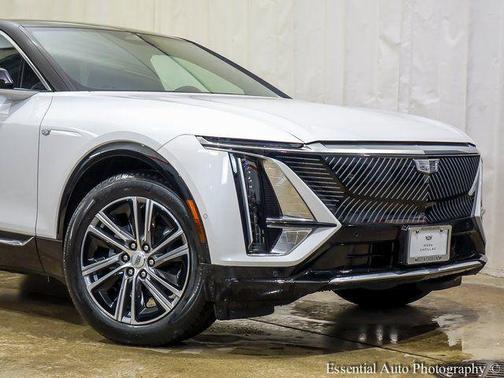 Crystal White Tricoat 2025 Cadillac LYRIQ Luxury