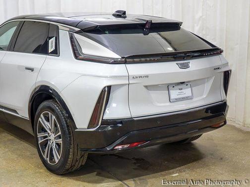 Crystal White Tricoat 2025 Cadillac LYRIQ Luxury