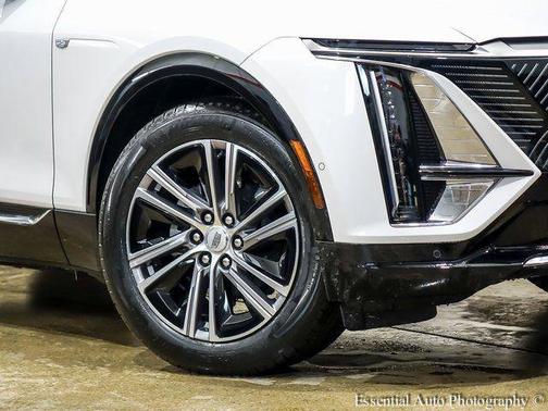Crystal White Tricoat 2025 Cadillac LYRIQ Luxury
