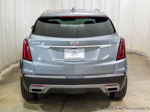 Argent Silver Metallic 2026 Cadillac XT5 Premium Luxury