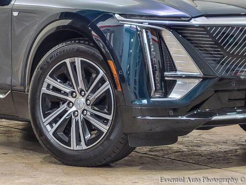 Emerald Lake Metallic 2024 Cadillac LYRIQ Luxury