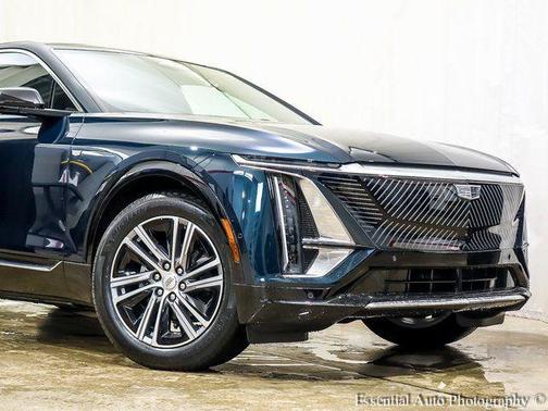 Emerald Lake Metallic 2025 Cadillac LYRIQ Luxury