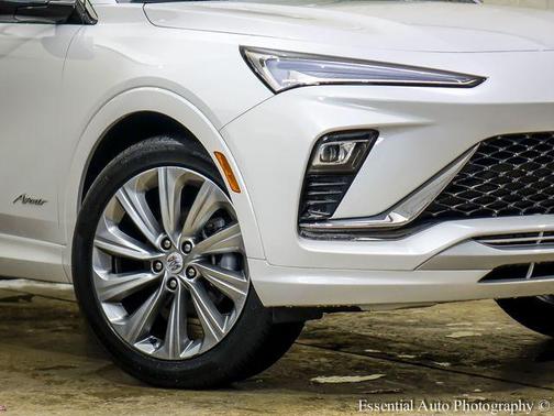 White Frost Tricoat 2025 Buick Envista Avenir FWD