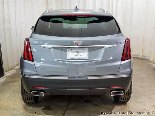 Argent Silver Metallic 2026 Cadillac XT5 Luxury
