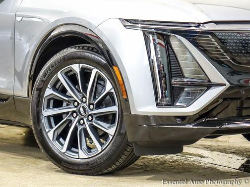 Argent Silver Metallic 2024 Cadillac LYRIQ Sport