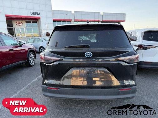 2024 Toyota Sienna LE