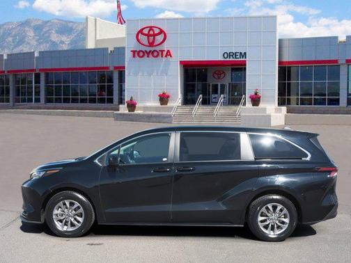 2024 Toyota Sienna LE