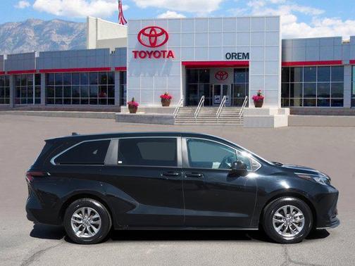 2024 Toyota Sienna LE