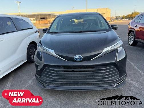 2024 Toyota Sienna LE
